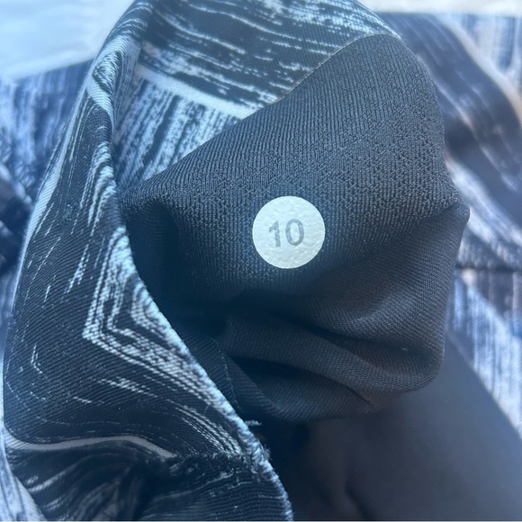 LULULEMON Hot To Street Yoga Leggings. Size 10 - Picture 7 of 7